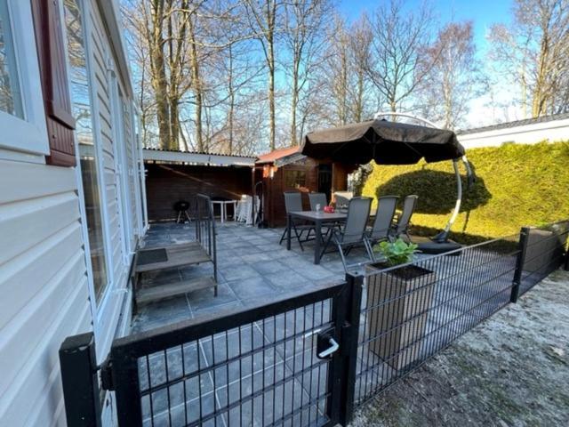 Chalet Kajuit 418 Op 5 Sterren Camping Bergumermeer Hotell Suameer Eksteriør bilde
